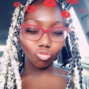 Meet your Posher, Kayala